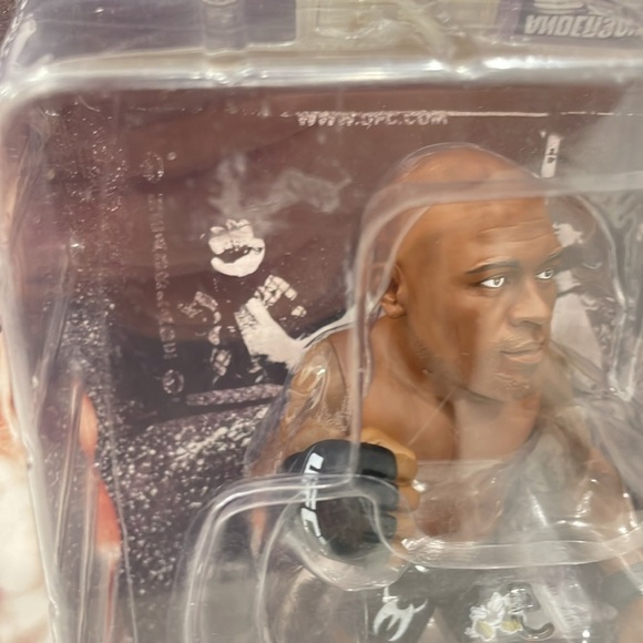 NIP 2010 Round 5 UFC Anderson “The Spider” Silva Ultimate Collector Figure - Picture 5 of 12